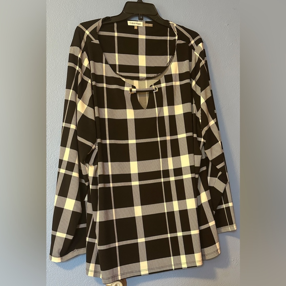 Calvin Klein Women’s Black and White Checkered Pullover Long Sleeves Top Sz 3x